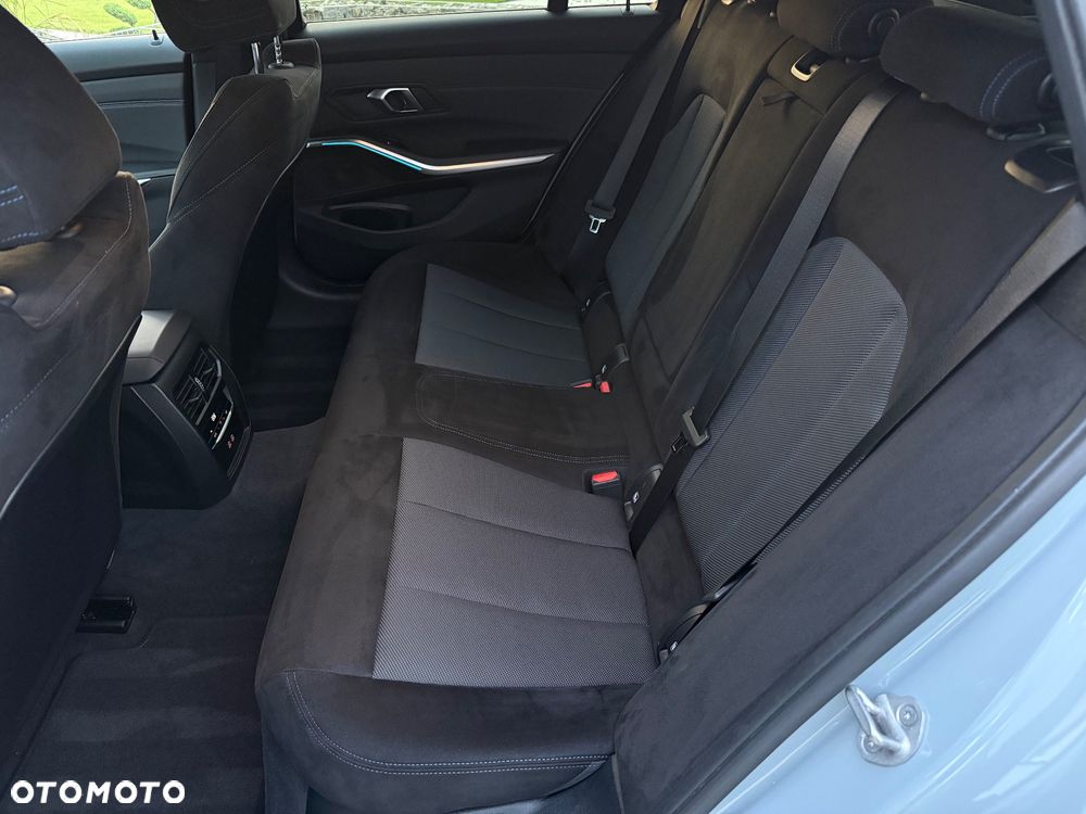 BMW Seria 3 320d xDrive M Sport sport - 25