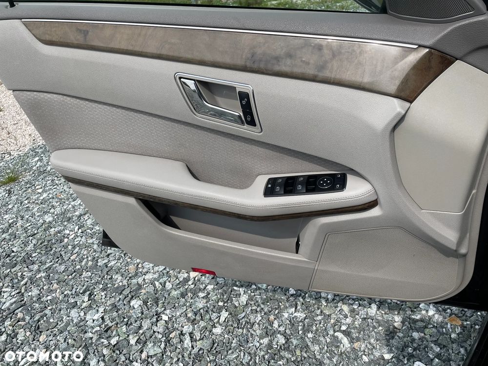 Mercedes-Benz Klasa E 350 CGI 7G-TRONIC Elegance - 21
