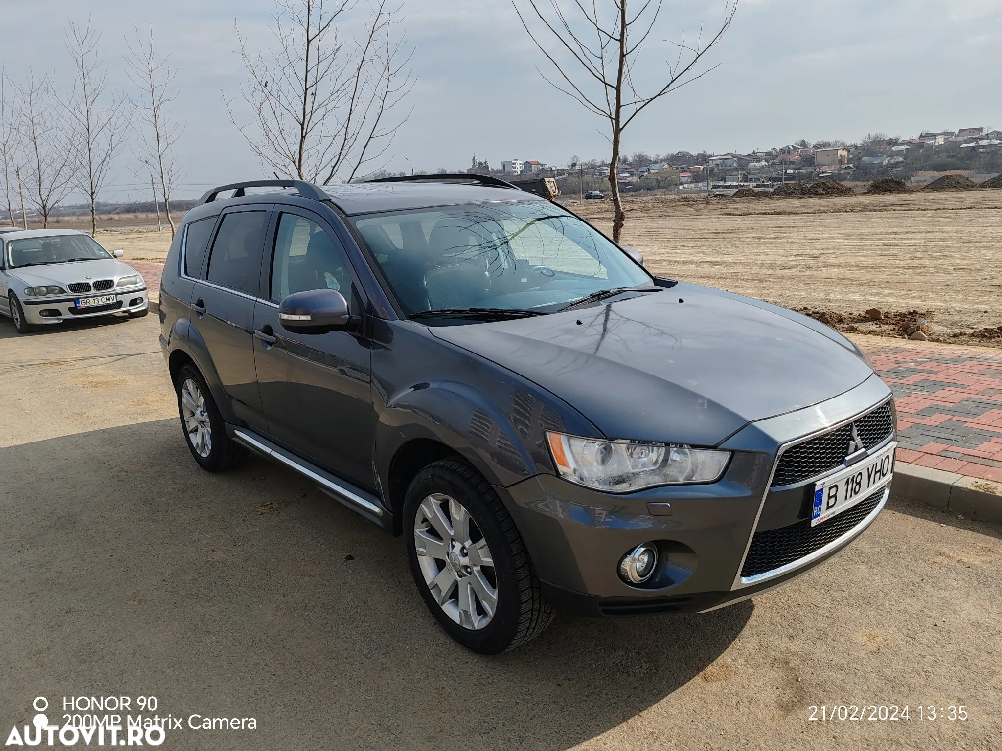 Mitsubishi Outlander - 4