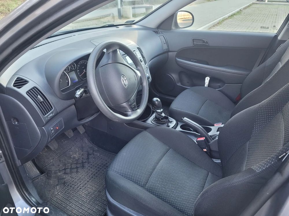 Hyundai i30 1.4 Base + - 7