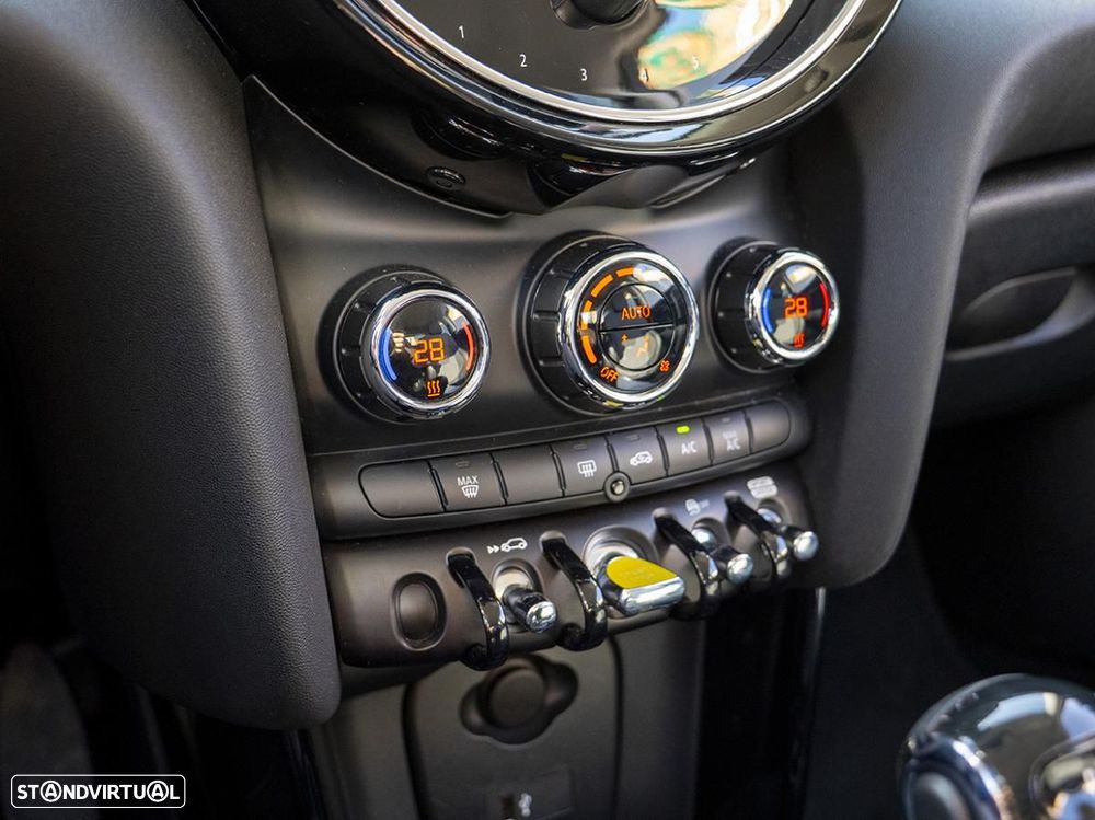 MINI 3 Portas Cooper SE Essential - 32