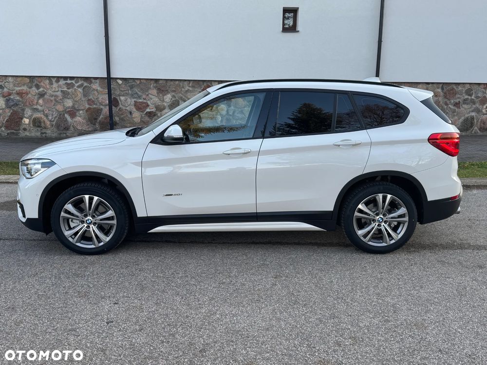 BMW X1 xDrive20i Sport Line - 20