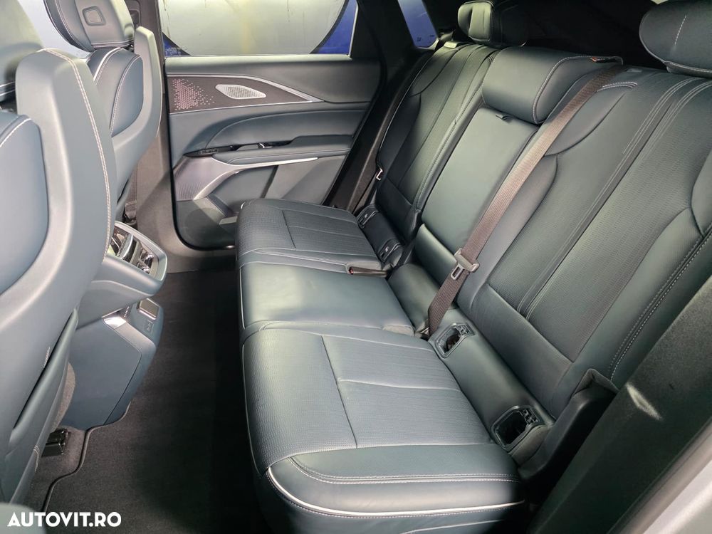 Cadillac Lyriq Sport - 24
