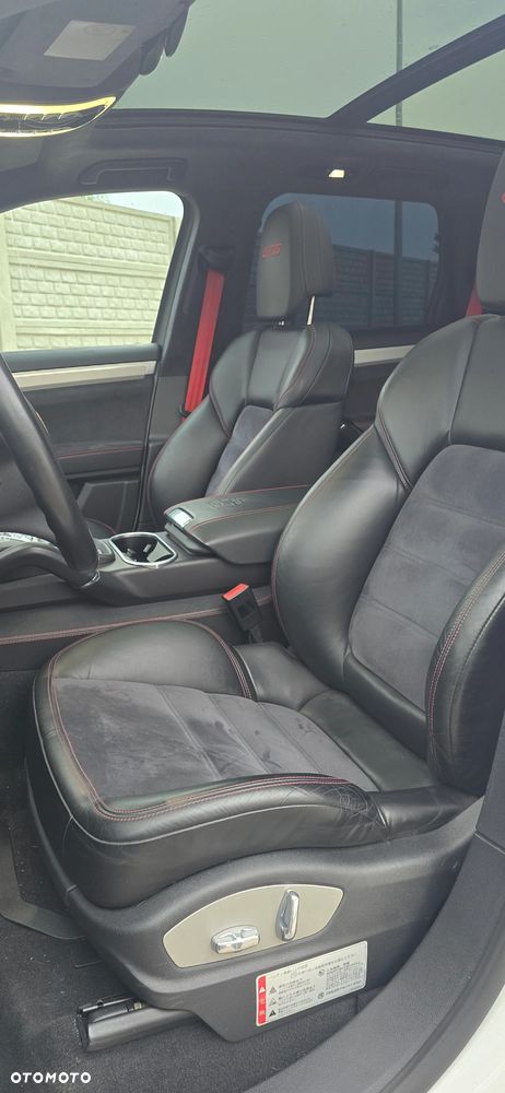 Porsche Cayenne GTS - 11