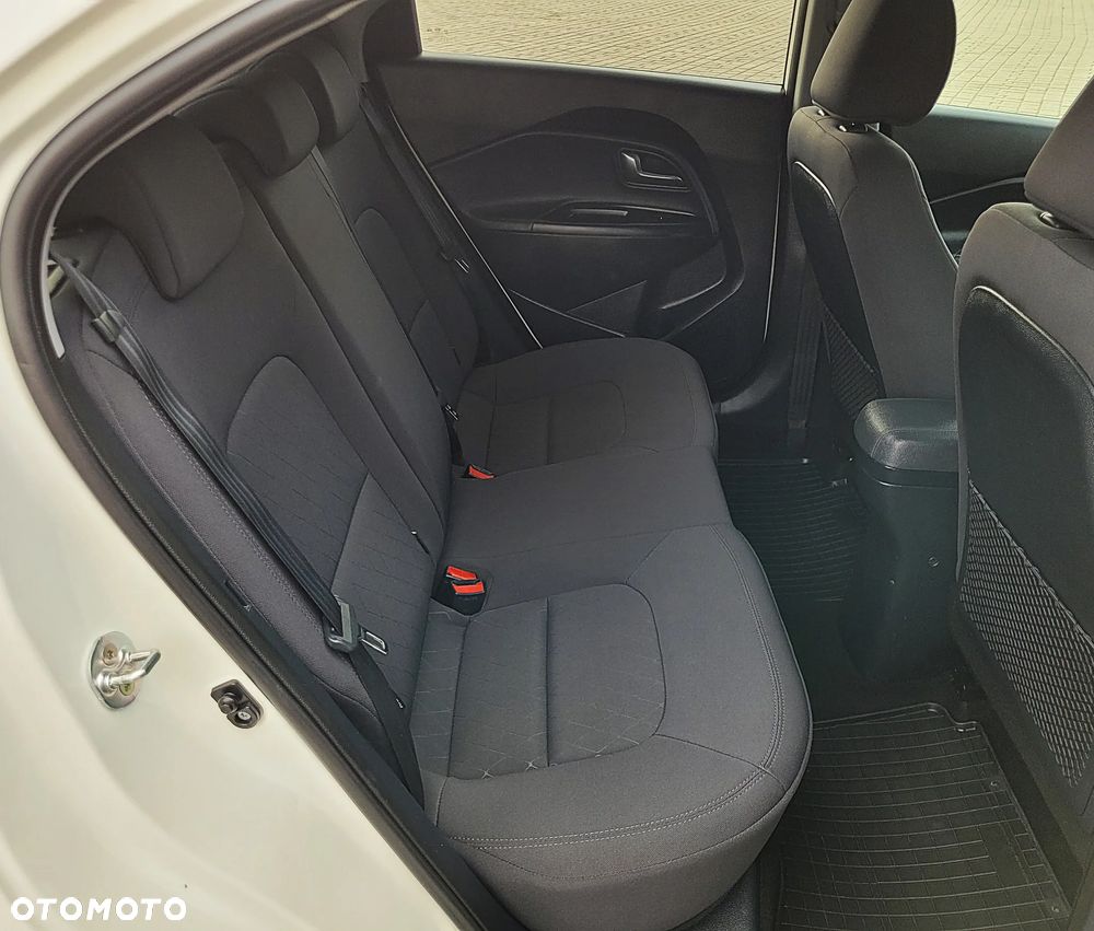 Kia Rio - 24