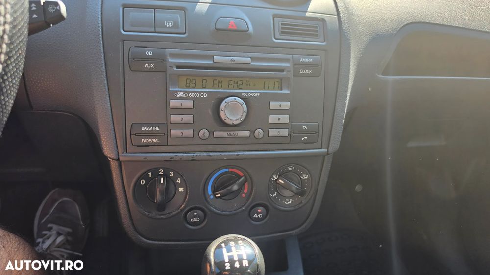 Ford Fiesta 1.4 TDCI Comfort - 12
