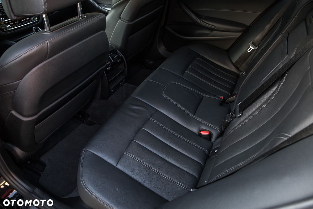 BMW Seria 5 530i xDrive Sport Line sport - 16