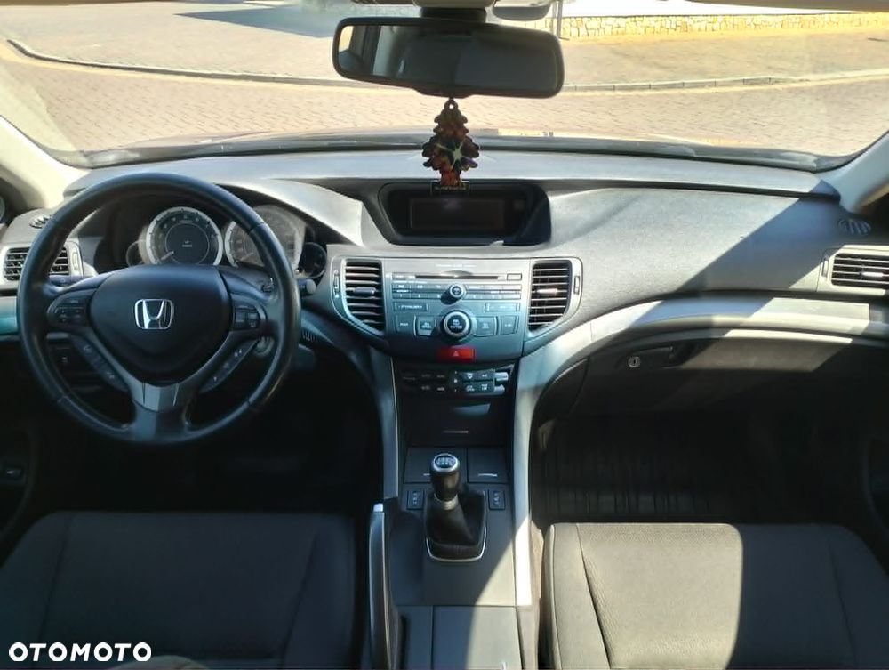 Honda Accord 2.0 Executive Nav - 11