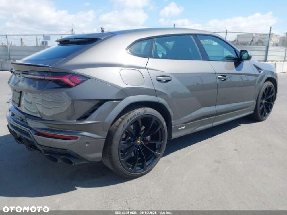 Lamborghini Urus - 6