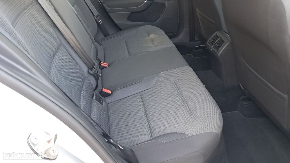 VW Golf 1.6 TDI Confortline - 23