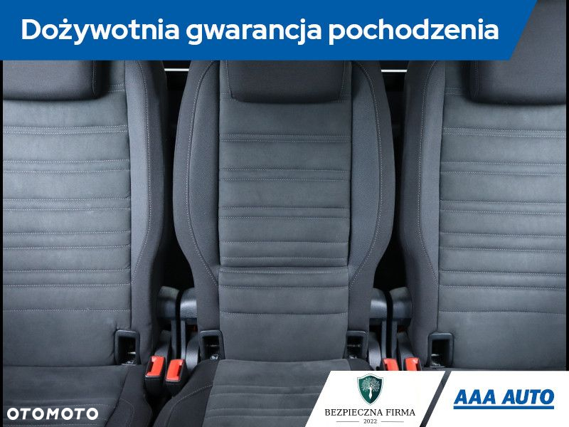 Volkswagen Touran - 11