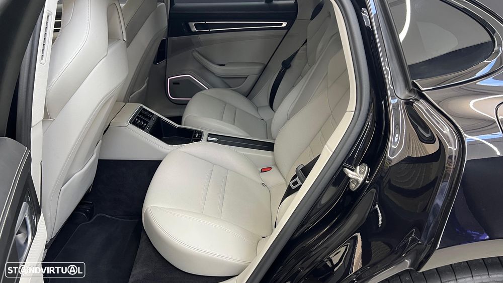 Porsche Panamera 4 E-Hybrid Platinum Edition - 32