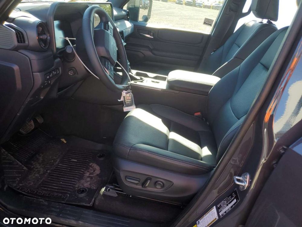 Toyota Land Cruiser - 8