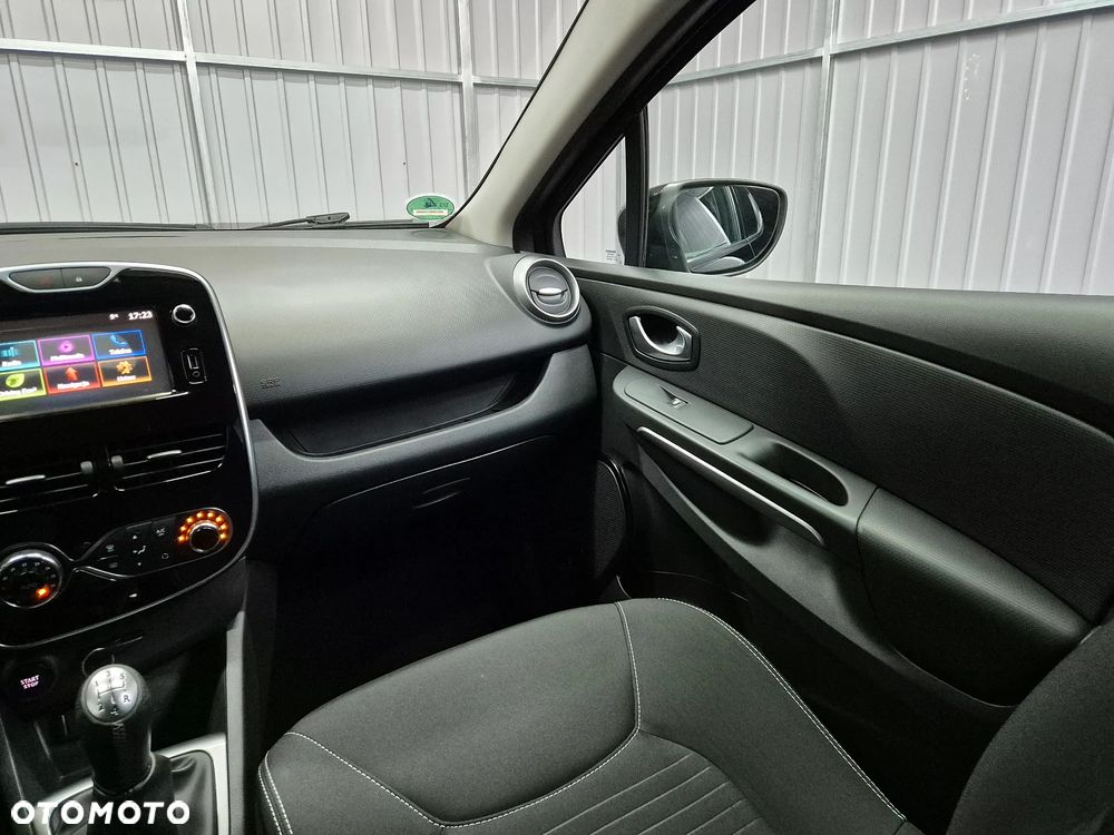 Renault Clio 1.2 16V 75 LIMITED - 21