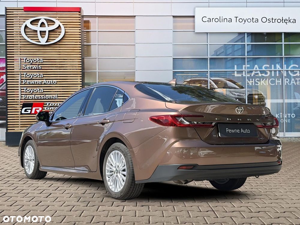 Toyota Camry - 4