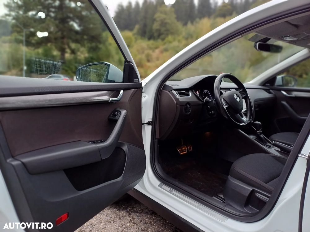 Skoda Octavia Combi Diesel 2.0 TDI 4X4 DSG Scout - 4