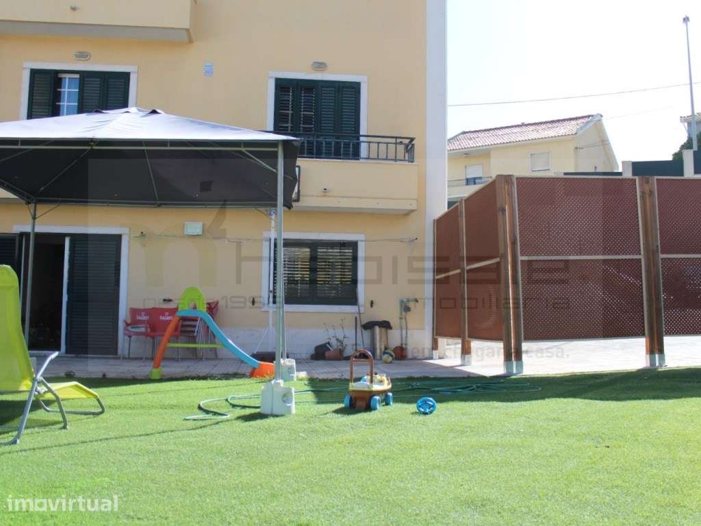 Excelente Moradia T5 com Ótimas Áreas e Espaço Exterior - Grande imagem: 4/32