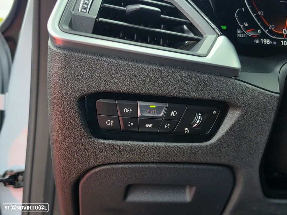 BMW 220 d Pack Desportivo M Auto - 16