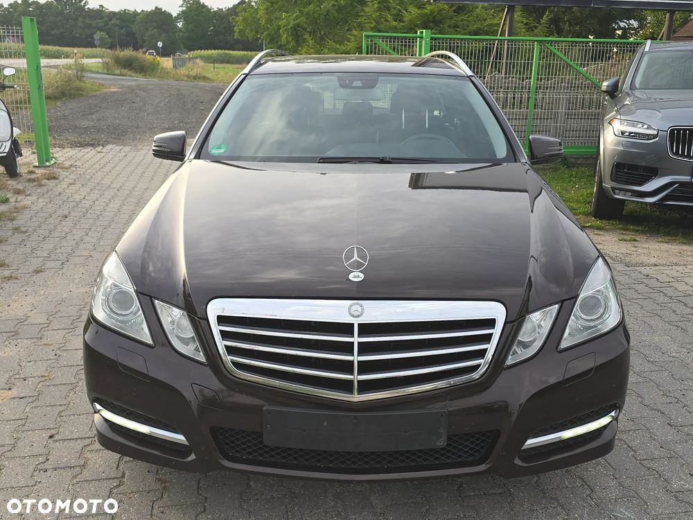 Mercedes-Benz Klasa E 200 CGI BlueEffICIENCY Avantgarde - 2