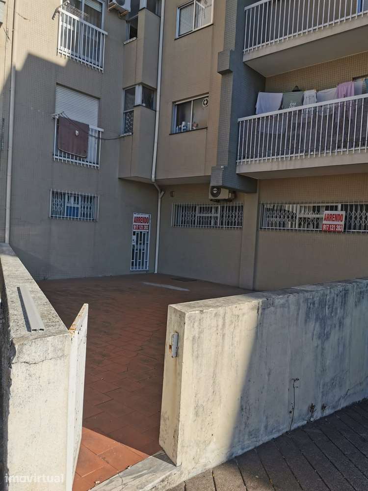 Espaço comercial para arrendar em Valongo