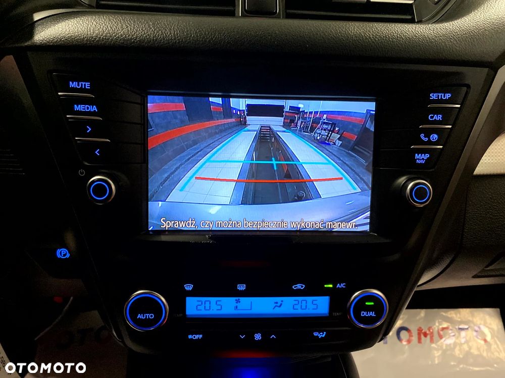 Toyota Avensis 1.8 Premium MS - 20