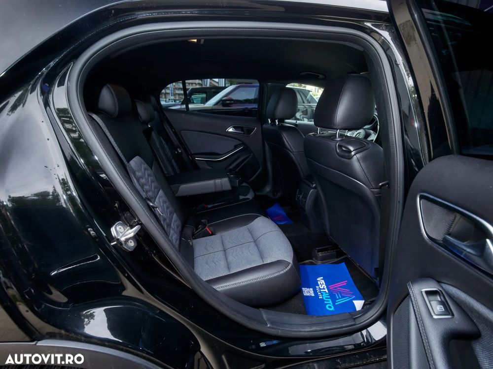 Mercedes-Benz GLA 180 d 7G-DCT Urban - 33