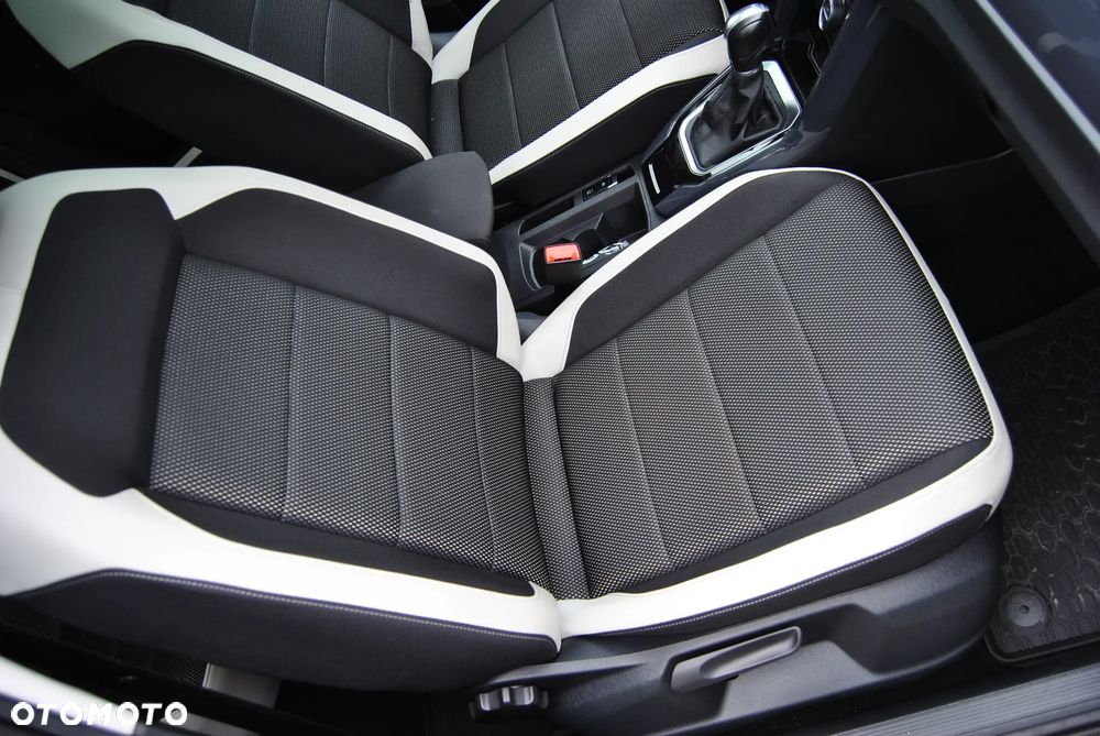 Volkswagen T-Roc - 23