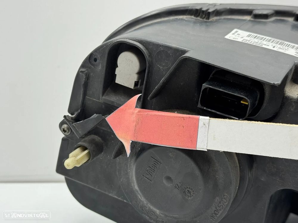 Farol Esquerdo - Citroen C4 Cactus (2016) - 7