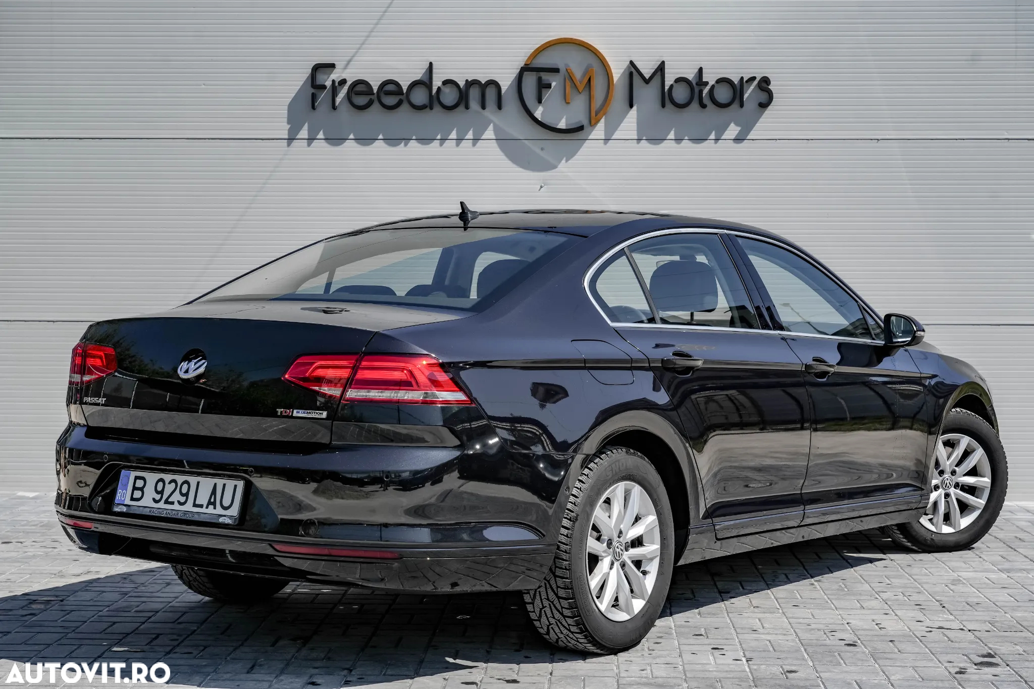 Volkswagen Passat - 4