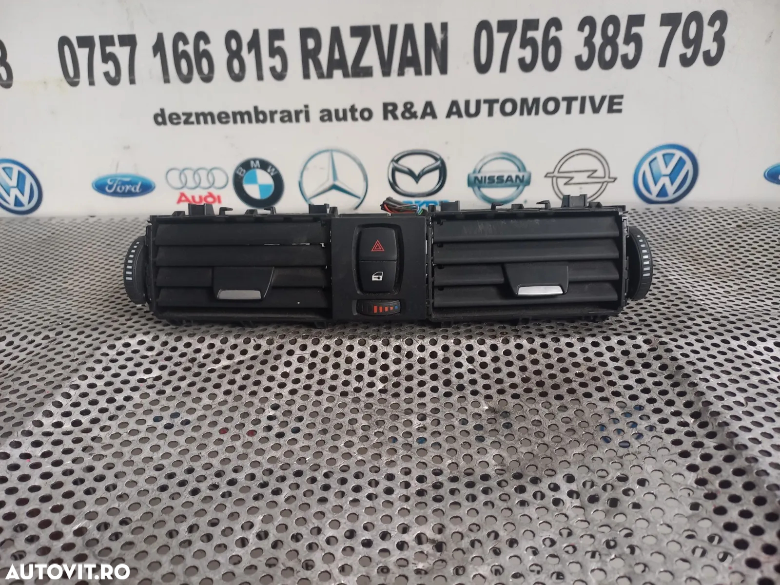 Grile Grila Ventilatie Bord Centrala Bmw F30 F31 320 D Motor N47D20D - Dezmembrari Arad - 3