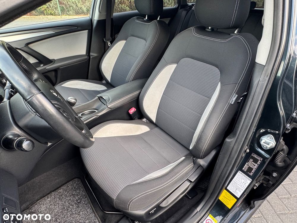 Toyota Avensis - 19