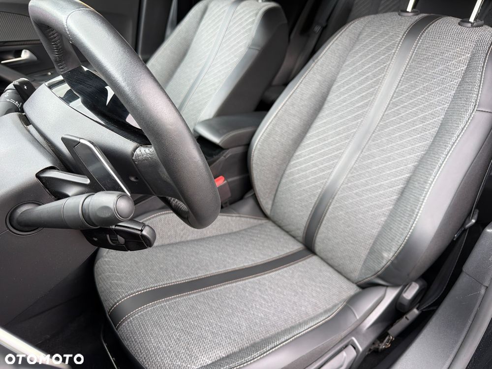 Peugeot 2008 BlueHDi 130 EAT8 Allure - 11