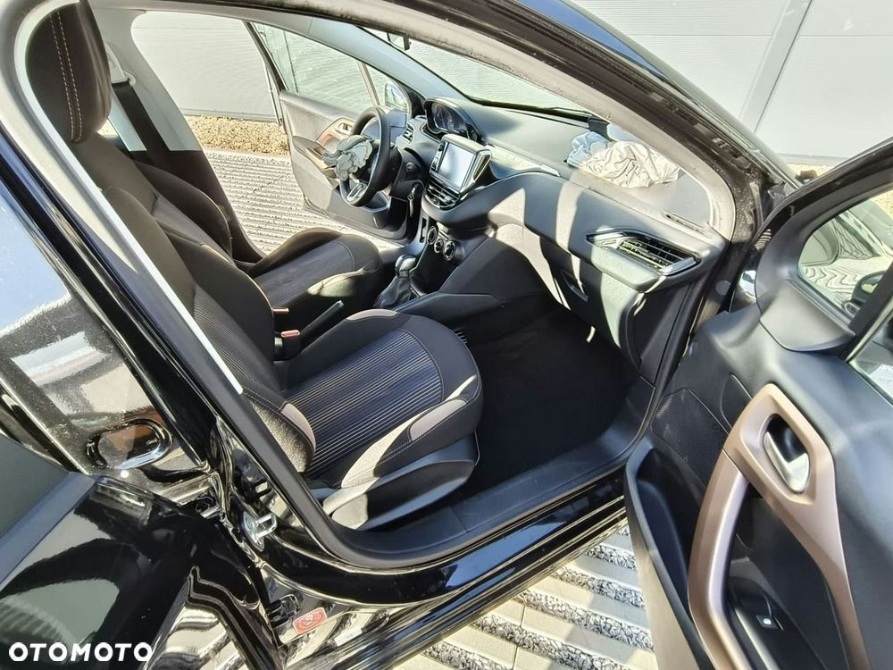 Peugeot 208 - 15