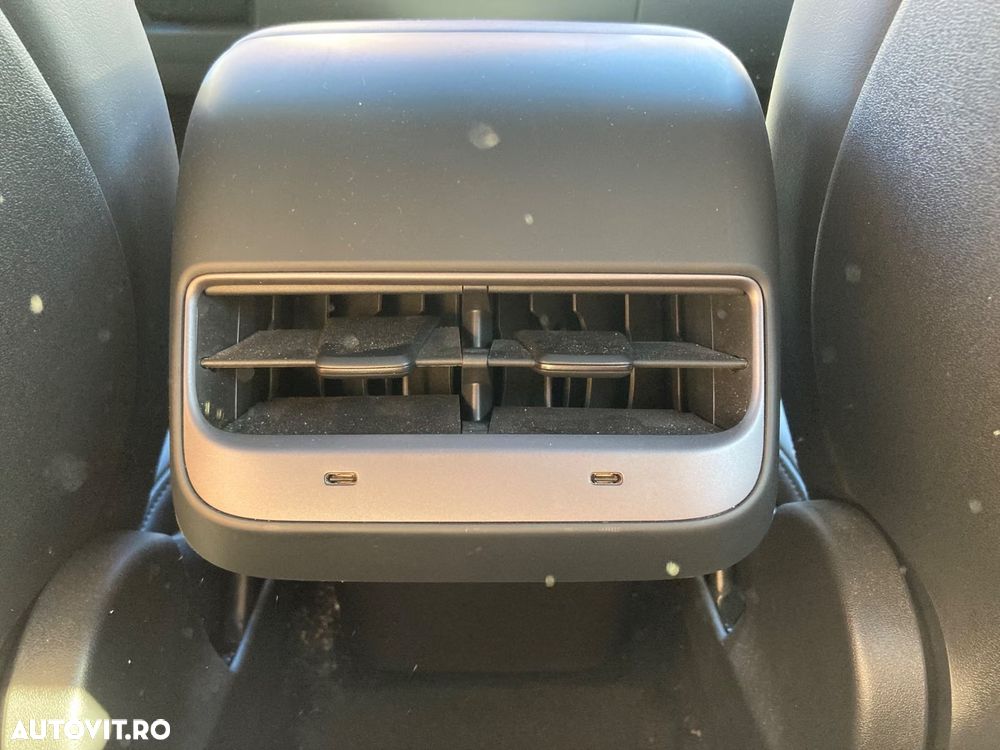 Tesla Model Y Long Range Dual Motor AWD - 13