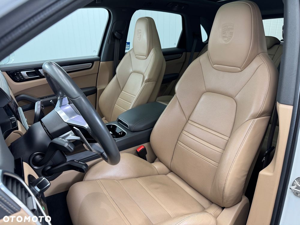 Porsche Cayenne - 6