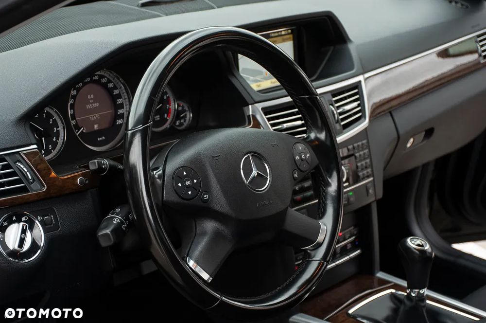 Mercedes-Benz Klasa E 200 BlueEFFICIENCY Elegance - 29