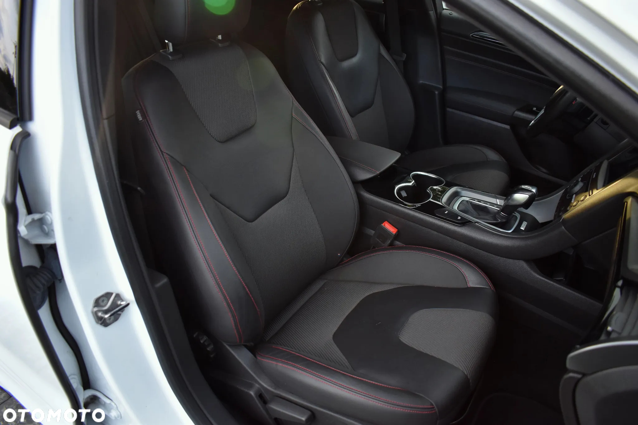 Ford Mondeo 2.0 TDCi Titanium PowerShift - 36