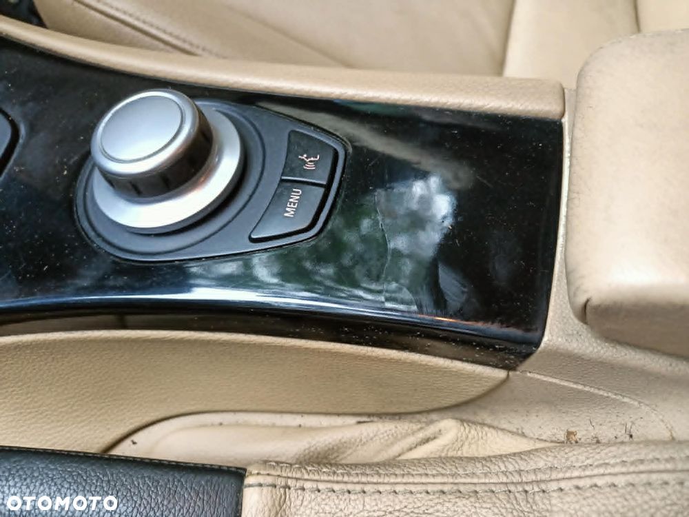 Dekory listwy BMW E90 E91 Europa czarny połysk czarne Navi - 2