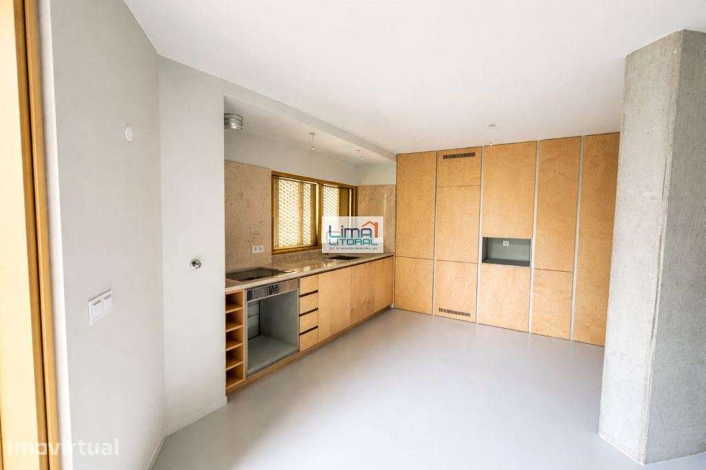 Moderno apartamento T2 - Centro de Leiria - com parqueamento interior - Grande imagem: 3/13