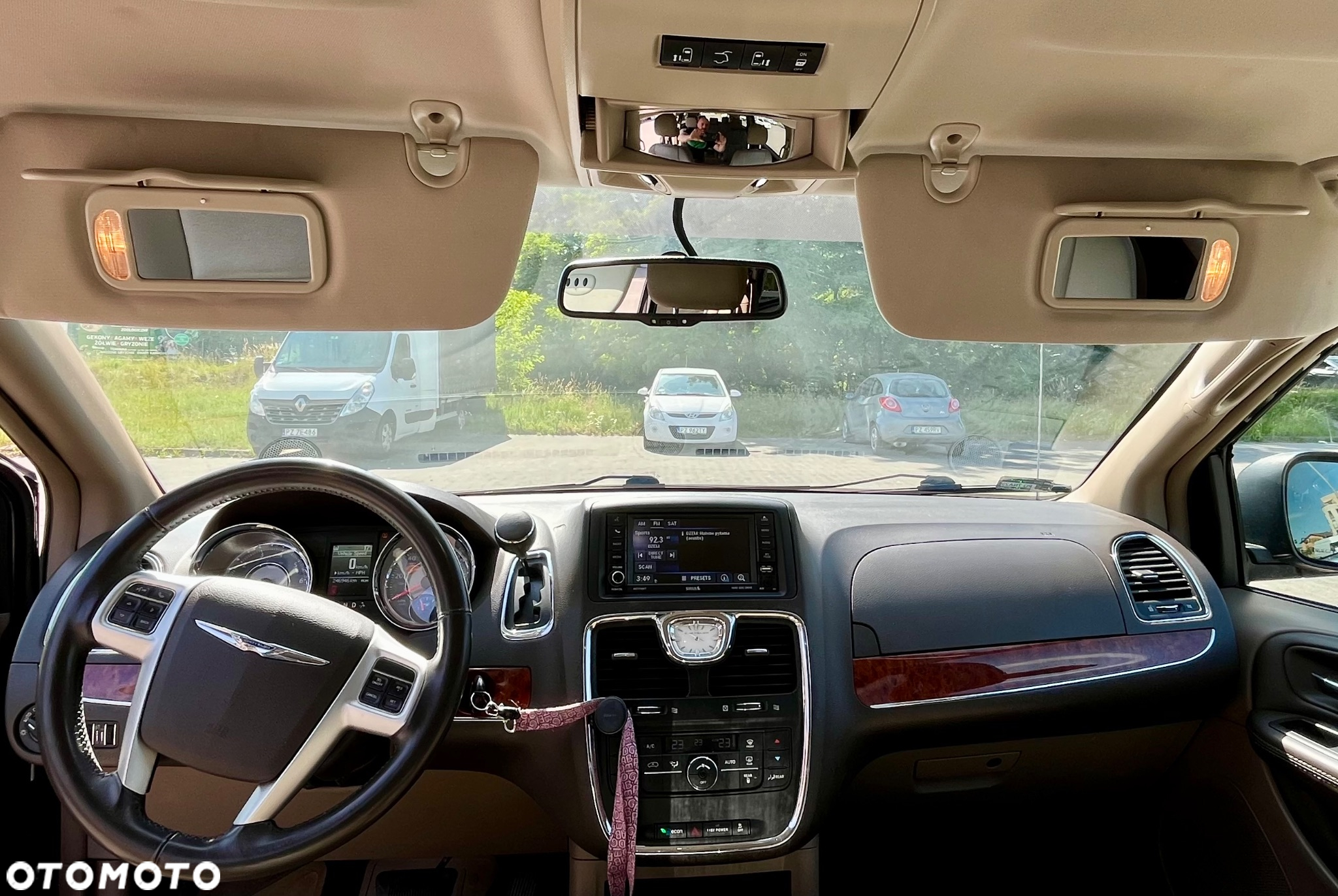 Chrysler Town & Country - 4