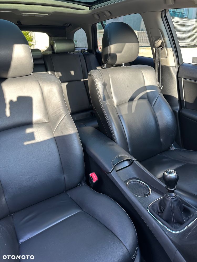 Toyota Avensis 2.0 Premium - 26