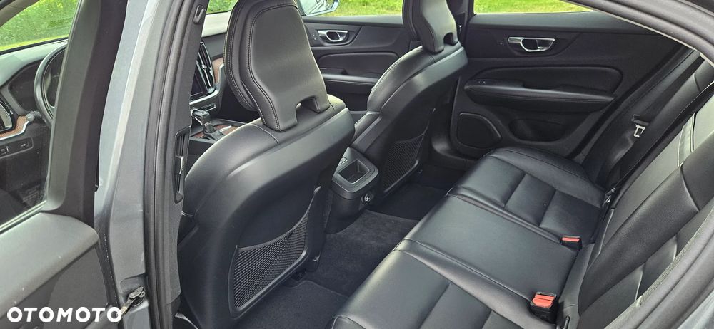 Volvo S60 T6 AWD Momentum Pro - 17