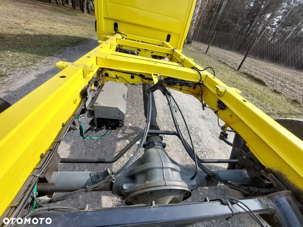 Mercedes-Benz Sprinter - 13