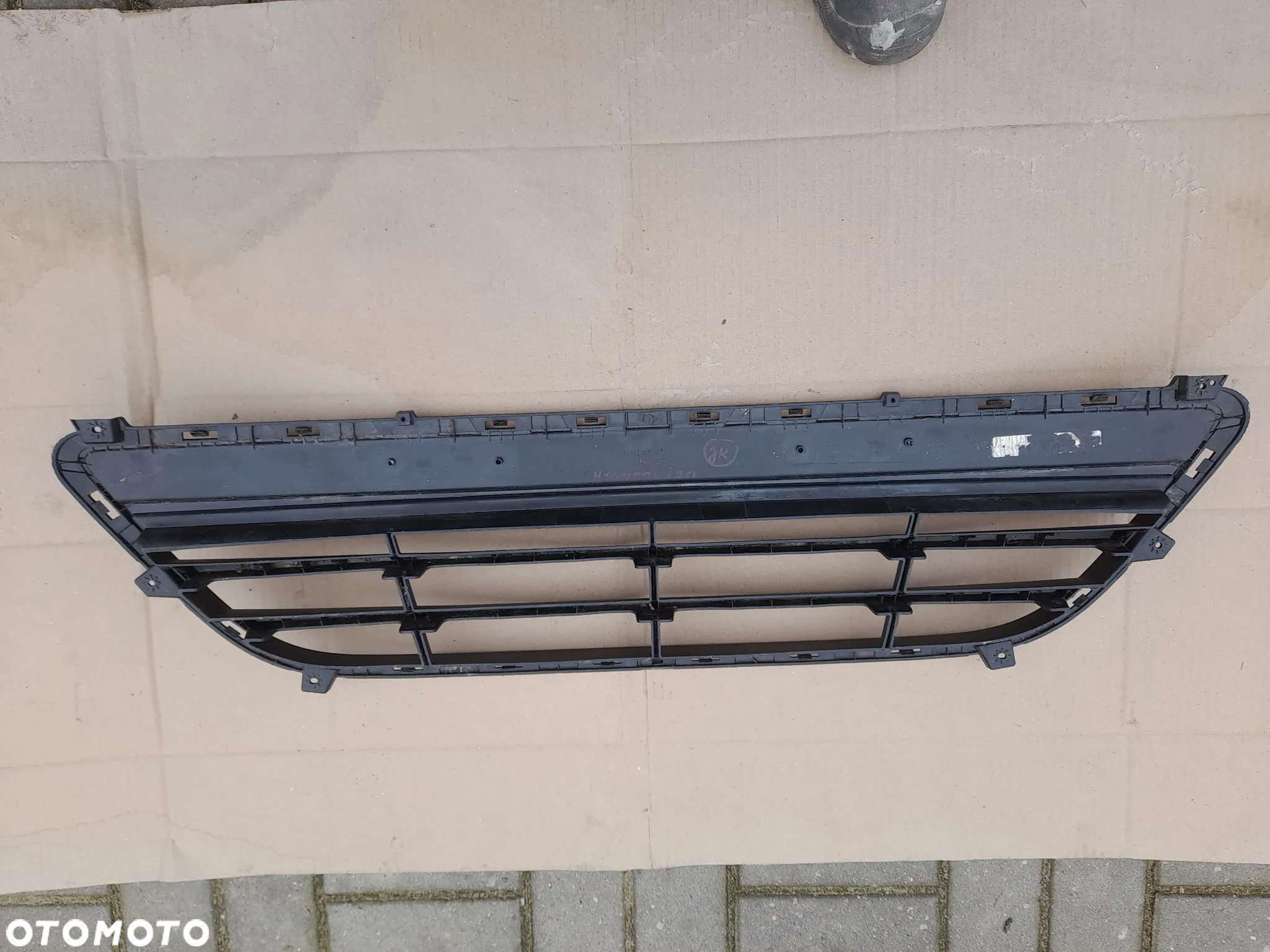 HYUNDAI I20 LIFT 12-15 KRATKA ŚRODKOWA ZDERZAK PRZEDNI - 2