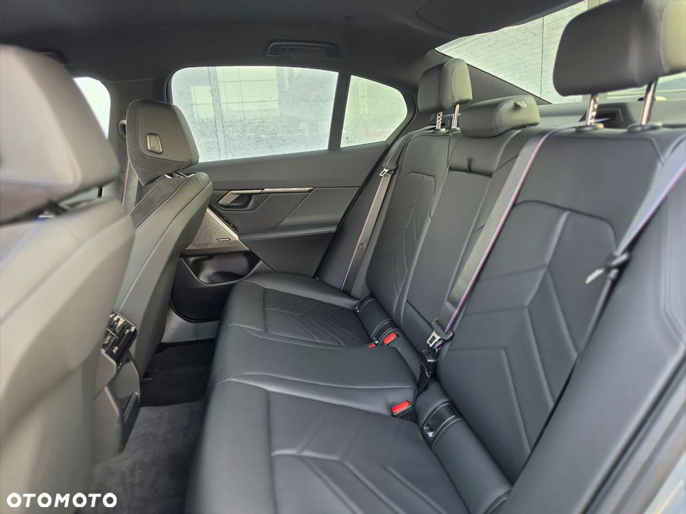 BMW Seria 5 520d mHEV - 32