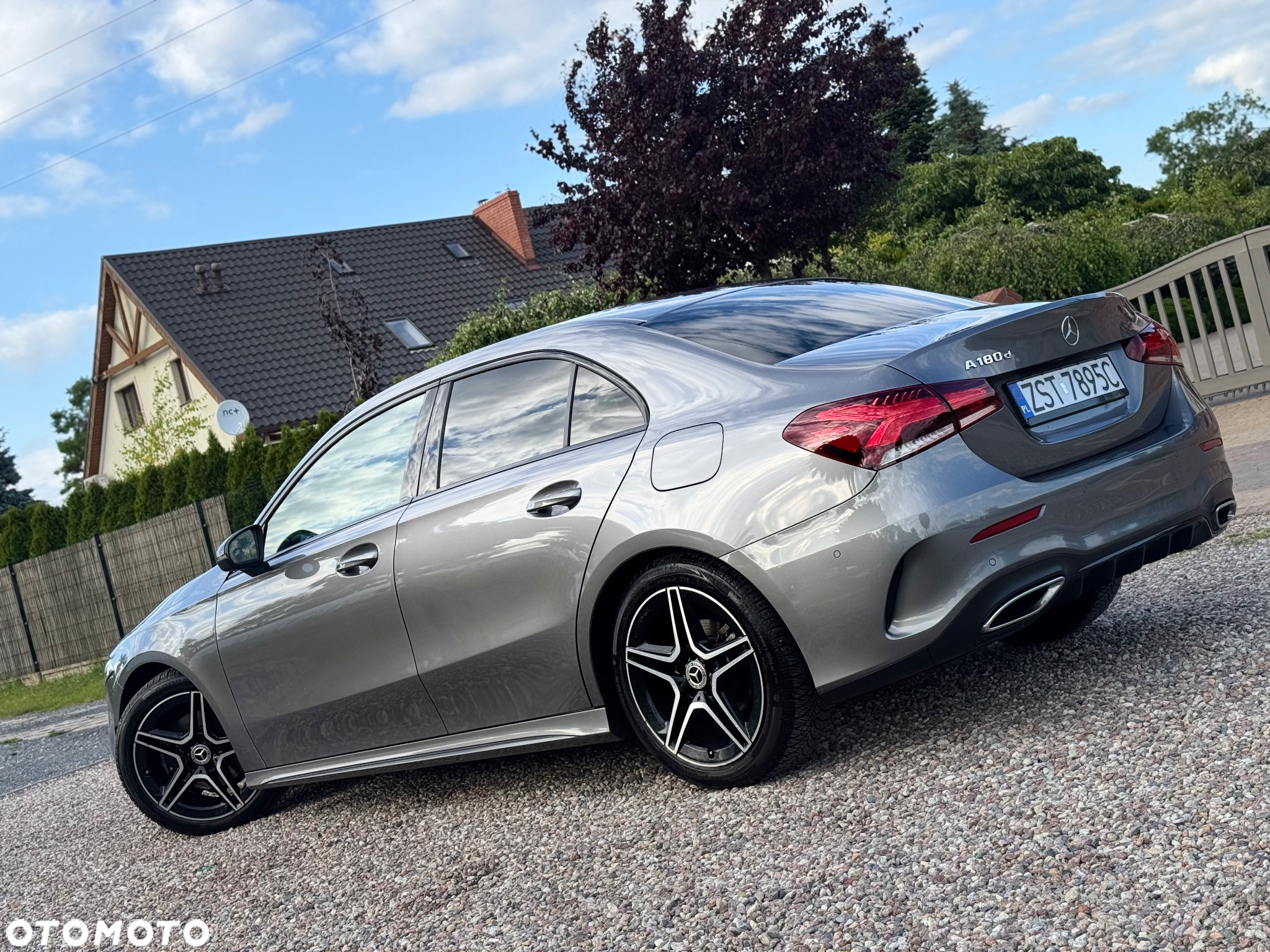 Mercedes-Benz Klasa A 180 d 7G-DCT AMG Line - 32