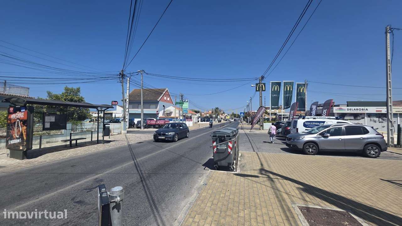 Pastelaria Cafe e Jogos Santa Casa no centro da Charneca de Caparica - Grande imagem: 2/6