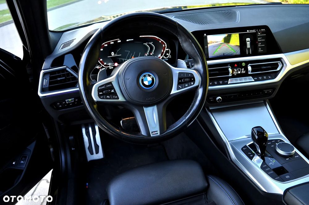 BMW Seria 3 330e xDrive M Sport - 28