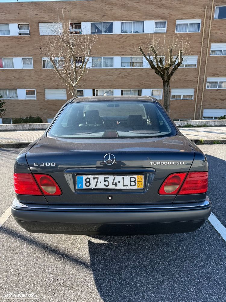 Mercedes-Benz E 300 - 2