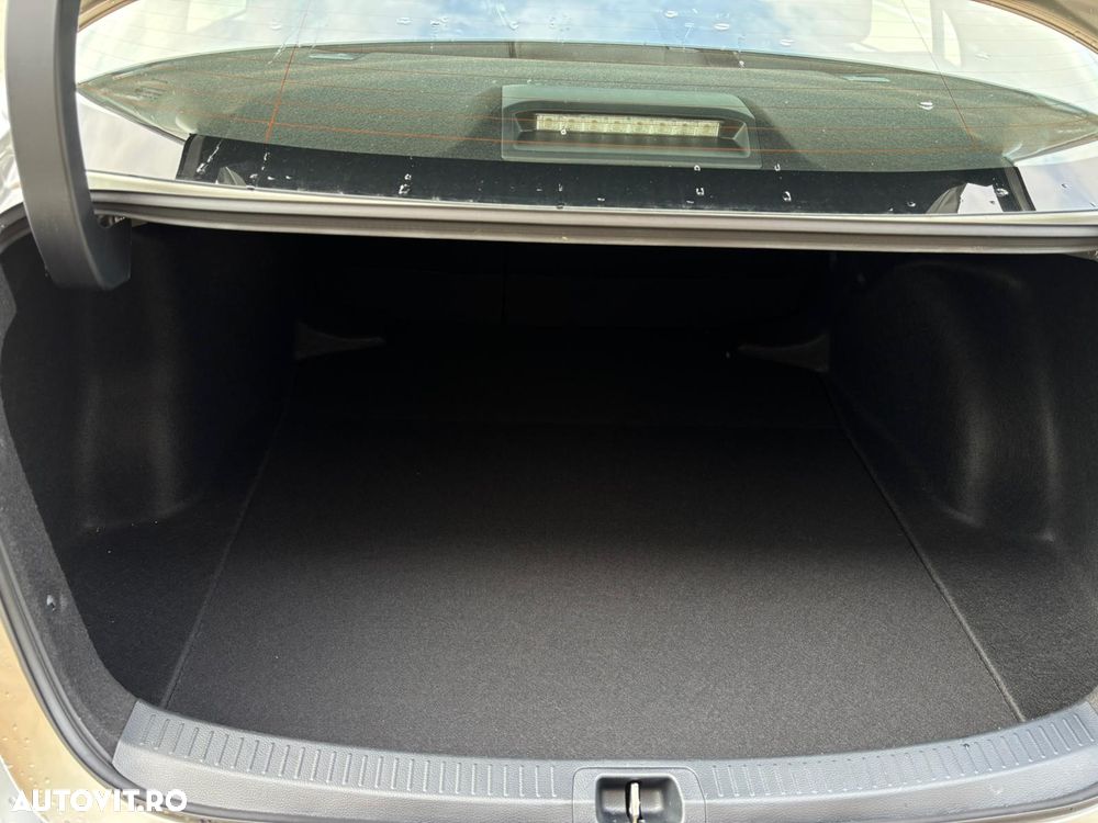 Toyota Corolla 1.8 HSD Business - 26